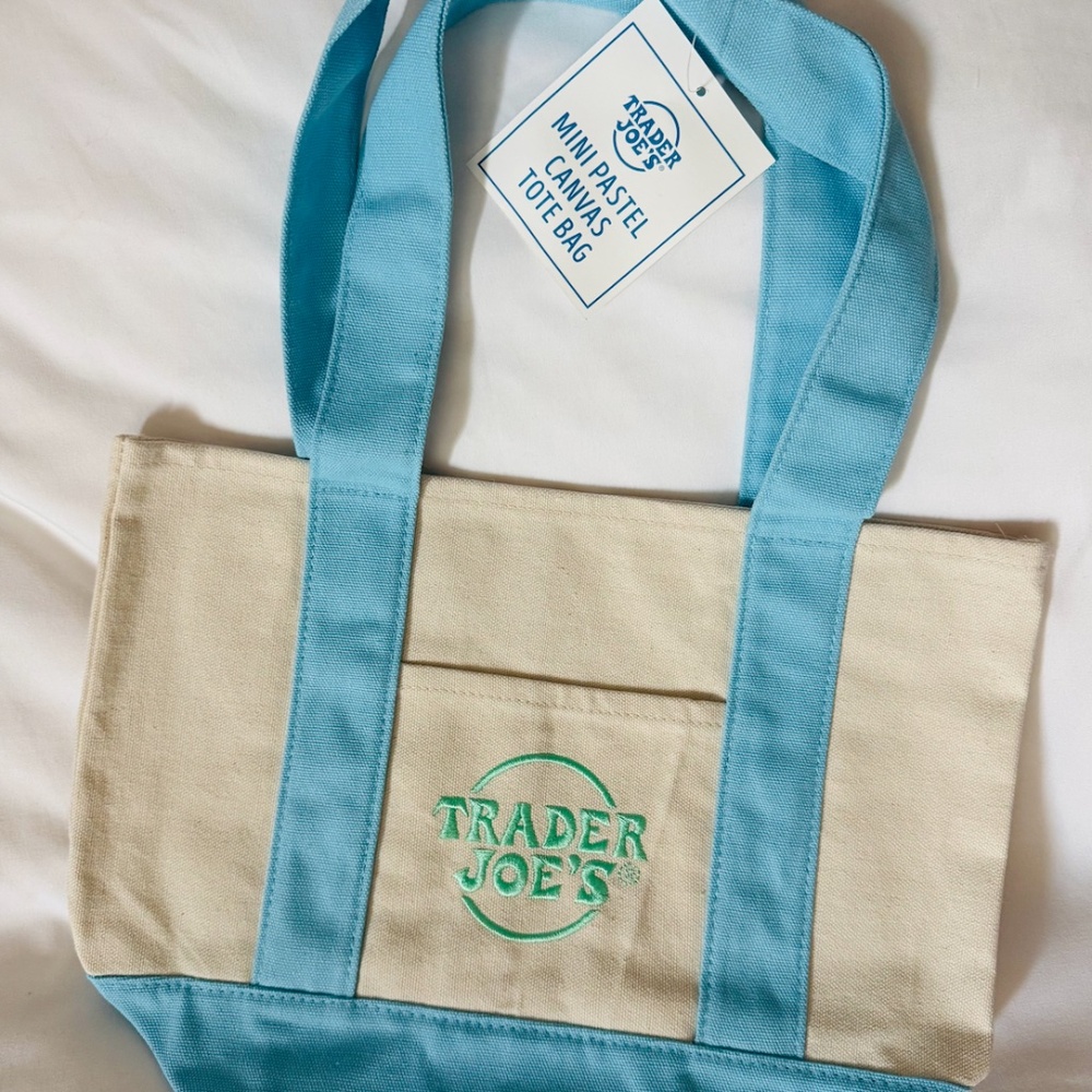 2025 Limited Edition Trader Joes Mini Bag. NWT